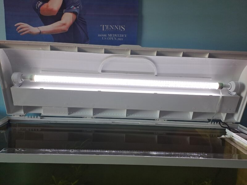 Aquarium zoolux iseo 100 litre tout équipé avec meuble et accessoires