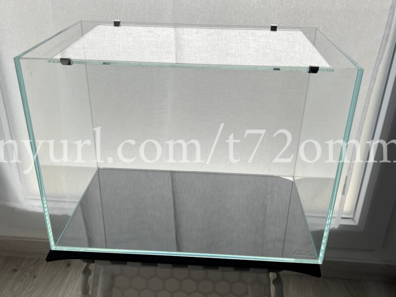 1 aquarium ADA Cube Garden Mini-M 20 litres 36x22x26cm épaisseur du verre 5mm avec couvercle en verre