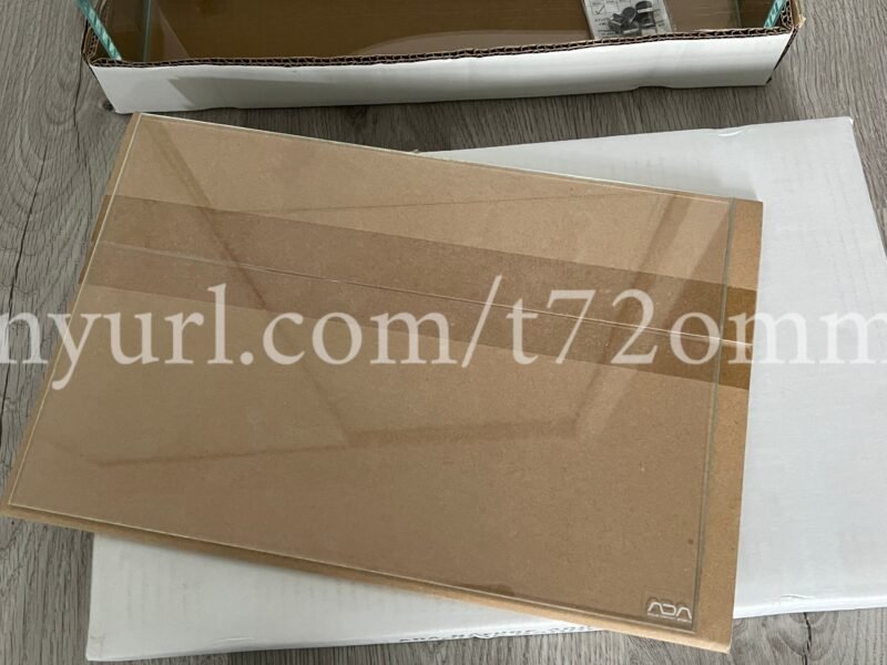 1 aquarium ADA Cube Garden Mini-M 20 litres 36x22x26cm épaisseur du verre 5mm avec couvercle en verre