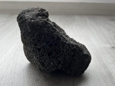 1 grosse roche volcanique Black Lava 626gr 15x9cm crevettes poissons plantes aquari