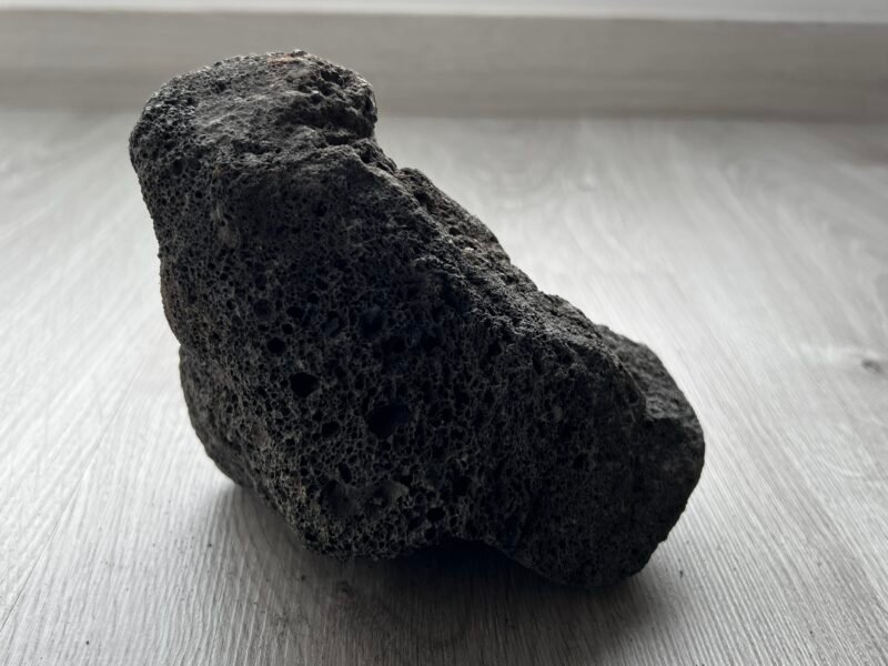 1 grosse roche volcanique Black Lava 626gr 15x9cm crevettes poissons plantes aquari