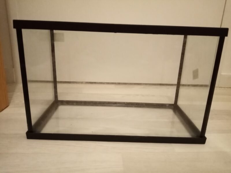 Aquarium 20L avec pompe filtrante