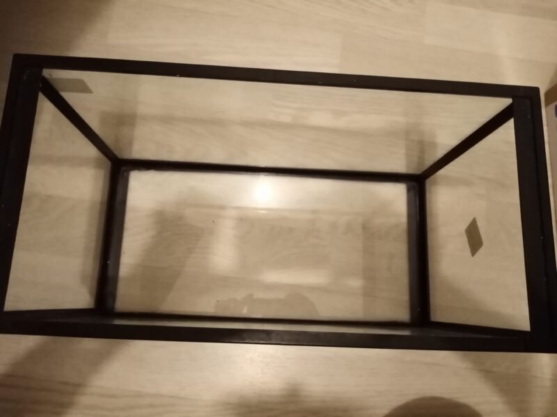 Aquarium 20L avec pompe filtrante