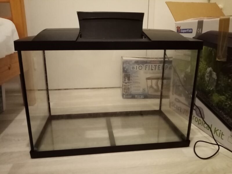 Aquarium 70L avec pompe, lumière, chauffage