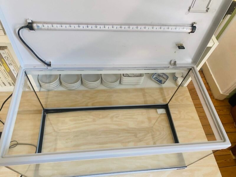 Aquarium 10L / 60L / 120L et Meuble pour 120L (achat seul ou en lot) Prix du lot : 150€